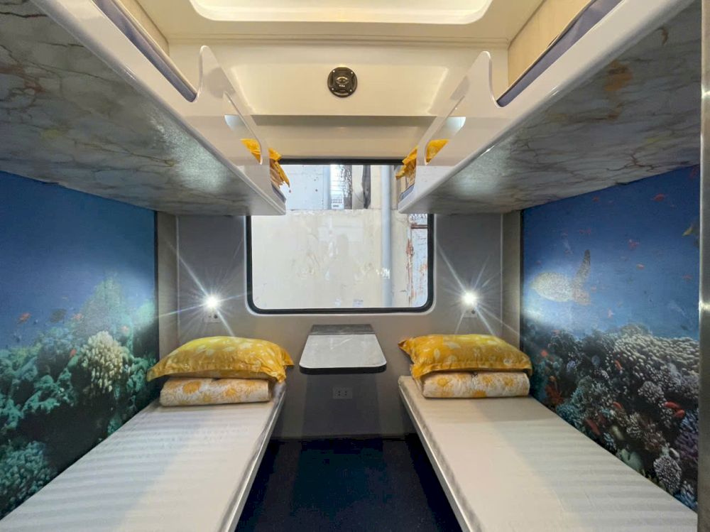 Compartments with 4 berths, two upper and two lower, with thicker mattresses and lockable doors (Source: Fanpage of Vietnam Railway)